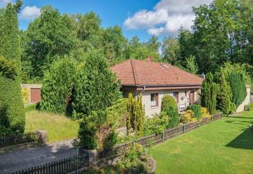 Winkelbungalow - Idylle mit Kamin & Garage am Flüggenhofsee**