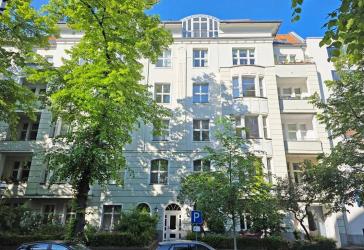 ***KURFÜRSTENDAMM-Seitenstraße / 7 Zimmer / 218 m² / Altbau-Charme pur / Stuck / Ruhig / Grün***