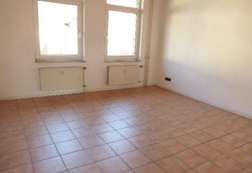Sehr mod. offen geschnittene 2,5 Zimmer Wohnung im Klütviertel mit Balkon, Einbauküche u. Carport!