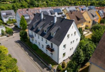 GELEGENHEIT: MFH-DHH mit 3 WE & kleiner Garten in familienfreundlicher Lage von Zuffenhausen!