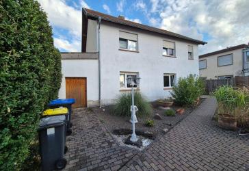 Freistehendes Zuhause in Sackgassenendlage mit Gartenblick
