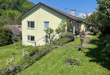 Hochwertiges freistehendes Einfamilienhaus mit großem Grundstück in Top-Lage