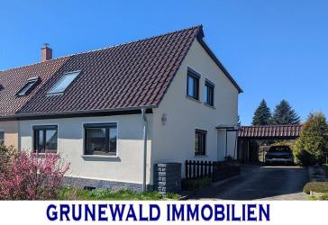RESERVIERT! Attraktive Doppelhaushälfte mit großzügigem Grundstück und sonniger Dachterrasse.