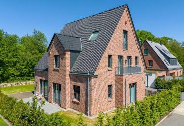 Exklusives Familienhaus Neubau A+ eingebettet in naturnahe Umgebung