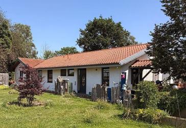 Emtinghausen: Wohnen im Grünen! Attraktives Einfamilienhaus auf 4.500 m² Traumgrundstück mit Teich.