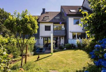 Attraktives Reihenmittelhaus mit Garten, Terrasse, Garage & Stellplatz in Beyenburg