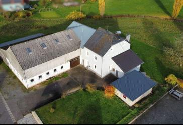 Riesiges Traumgrundstück I Teilrenoviert I Hallen & Wirtschaftsgebäude