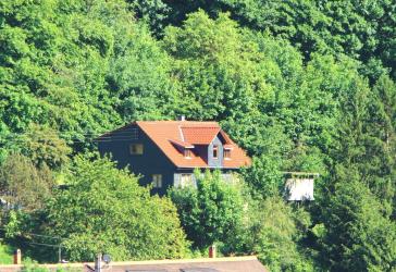 Wohnen im Grünen - Charmantes 1 - 2 Familienhaus in Stadtrandlage