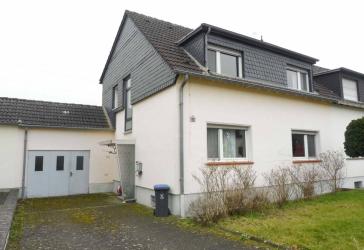 Zwangsversteigerung: Einfamilienhaus mit Einliegerwohnung in Brühl-Vochem