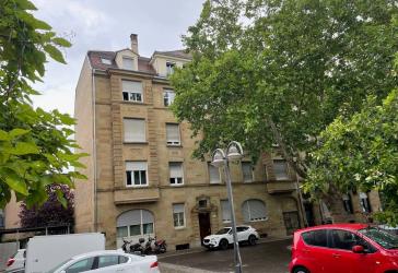 4 Zimmer Wohnung im DG in Bad-Cannstatt auch für kleine WG geeignet.