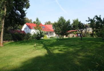 Großes Einfamilienhaus mit großem Garten