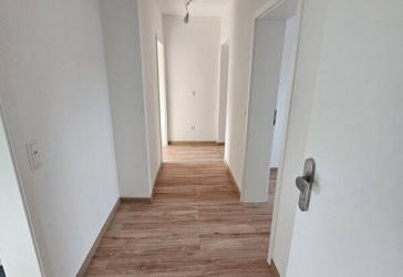 Modernisierte großzügige helle 4-Zimmer-DG-Wohnung