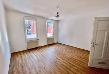 Modernisierte 3-1/2-Zi.-Altbau-Wohnung in Fürth-Karolinenstrasse
