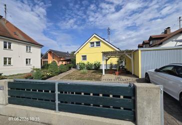 Gepflegtes Einfamilienhaus mit heller Dachwohnung
