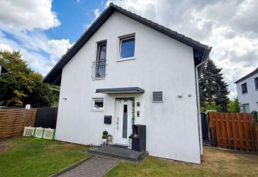 Freistehendes Effizienzhaus mit Wärmepumpe, Photovoltaik und Pool | Recklinghausen-Grullbad