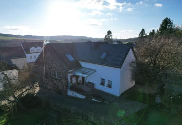 Geschmackvoll und durchdacht renoviertes, ehemaliges Bauernhaus, mit separater Einliegerwohnung und zusätzlichem Baugrundstück