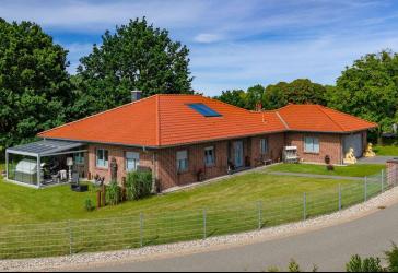 Exklusiver Bungalow mit parkähnlichem Grundstück in attraktiver Wohnlage nahe der Ostsee!