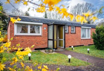Modernisierungsbedürftiger Bungalow mit Einzelgarage