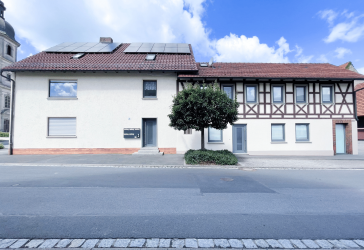 Mehrfamilienhaus mit 5 Wohneinheiten, Scheune, PV-Anlage in Bundorf