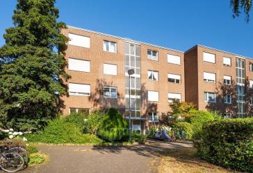 Hochparterrewohnung mit Balkon, Garage und viel Gestaltungspotenzial in top Lage!