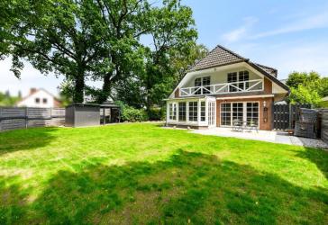 Beste Lage von Ahrensburg - EFH mit Wintergarten, Carport und Traumgarten (229 m² Wohn-/Nutzfläche)