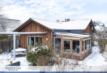 Alles auf einer Ebene. Gemütliches Einfamilien-Holzhaus, ideal für Paare oder kl. Familie. Obj. 9375