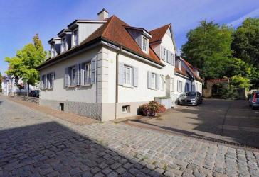 Außergewöhnliches 3-Familienhaus direkt am Stadtgarten - Wohnen und Vermieten unter einem Dach!