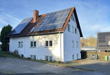 Solide Kapitalanlage: Vollvermietetes 4-Parteien-Haus mit PV-Anlage in Warburg