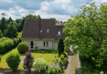 Charmantes Einfamilienhaus mit großzügigem Grundstück, Garage/Werkstatt & traumhaftem Garten – ideal für Handwerker & Naturliebhaber