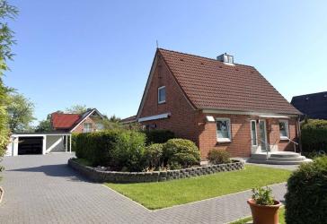 Umfassend saniertes und top renoviertes EFH mit zwei Terrassen und Doppelgarage in beliebter Ortslage