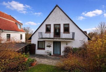 Einfamilienhaus mit großem Grundstück