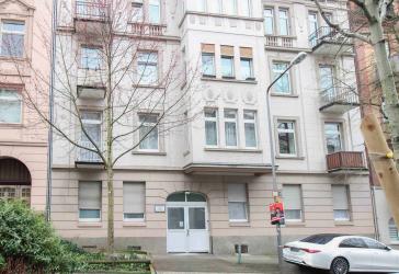 Charmante Altbauperle in zentraler Lage von Wiesbaden - 2 Zimmer ETW mit 2 Balkonen