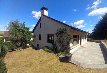 Herrlich ruhiges EFH mit tollem Garten, Garage u. ausbaufähigem DG in Würzburg-Versbach!