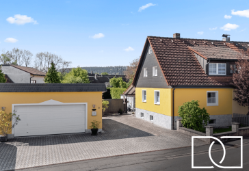 Ruhige Lage! Modernisierte Doppelhaushälfte mit gepflegtem Garten und Anbau-/Aufstockungspotenzial