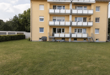 Hochwertige 3-Zimmer-EG-Wohnung mit Garage und großem Garten