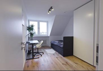 Room in recently renovated, 3 room flatshare // Zimmer in kürzlich renovierter 3-Zimmer-WG