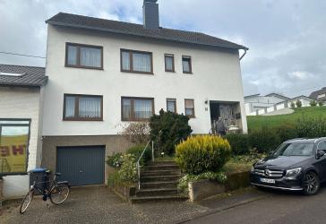 Saarwellingen * solides 2-Familienhaus für Naturliebhaber * 8 Zimmer * Garage * großer Garten
