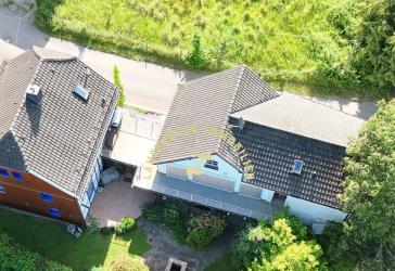 Viel Platz für Familie & Beruf: Zwei Häuser mit Charme und tollem Weitblick in Eitorf
