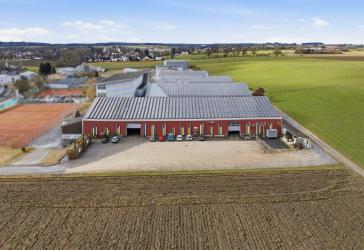 In gesuchter Lage! Vielseitig nutzbare und großzügige Lagerhalle mit Freifläche