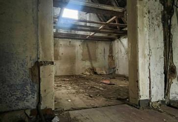 Grundstück mit Sanierungsbedürftigem Haus
