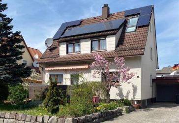 Genau die richtige Größe...... Einfamilienhaus mit Garage und Garten
