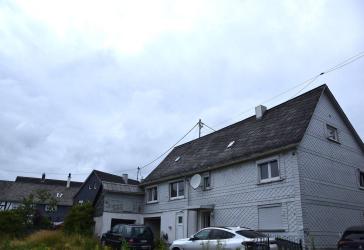 1 FH mit 2 Garagen sowie weiterem Bauland für den Handwerker !