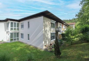 Betreutes Wohnen: Gepflegte 2-Zimmer-Wohnung mit Balkon und Grünblick in Stuttgart-Weilimdorf