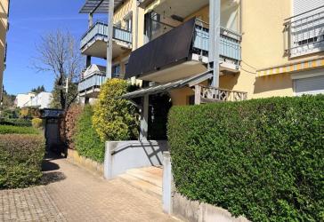 Gepflegte 2-Zimmer-Eigentumswohnung mit Balkon und Tiefgaragenstellplatz an der Schweizer Grenze.