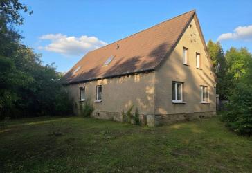 Charmantes Einfamilienhaus mit Nebengelass, Baupotenzial und unverbaubarem Feldblick