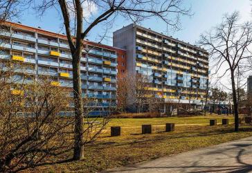 Großzügige Wohnung mit Aufzug und Balkon
