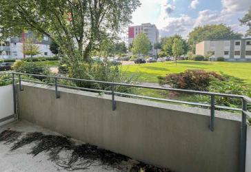 Paketverkauf - Zwei bezugsfreie 3-Zimmer-Whg mit zwei Reihengaragen