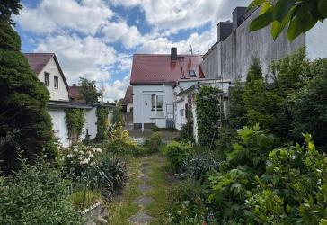 Teilsanierte Doppelhaushälfte in ruhiger Lage von Markranstädt OT Altranstädt