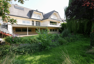 Großzügiges Wohnhaus und Wellnesspotenzial in idyllischer Lage von Salzkotten