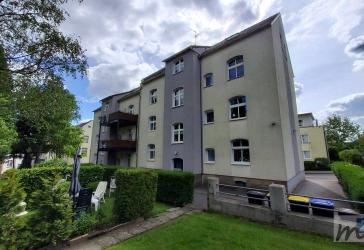 Schöne lichtdurchflutete Wohnung im 1. OG mit separatem Mansardenzimmer!
